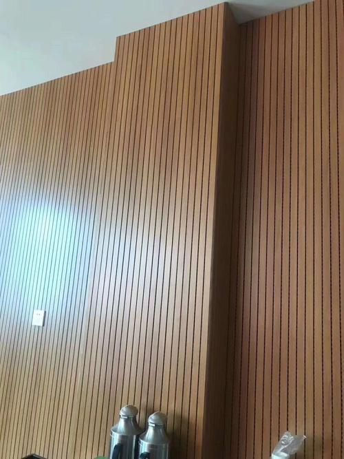 吉安会议室声学升级 木质槽孔吸声板全面解析